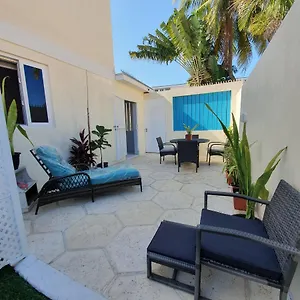 Apartment Ocean Breeze 242, Nassau