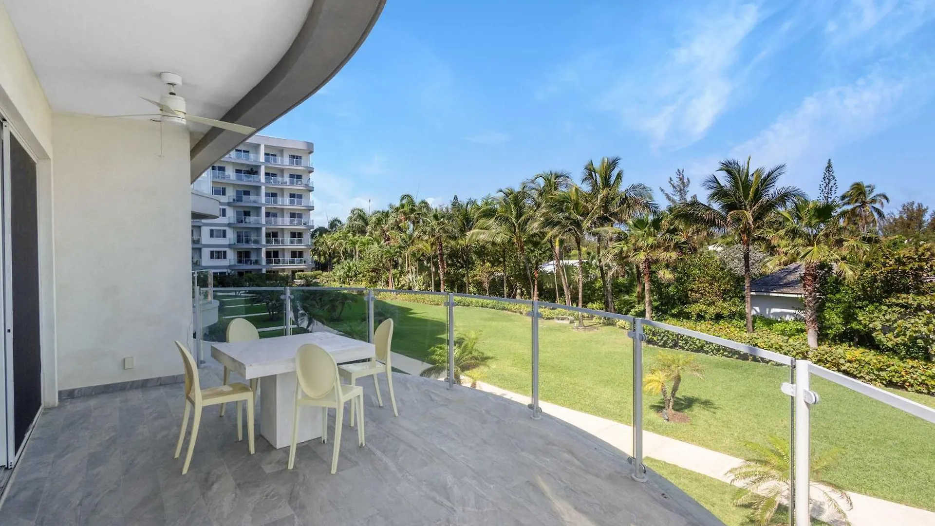 Cable Beach Condo With Ocean Views Nassau Apartmán